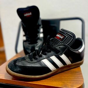 Adidas Samba men’s 8.5
Lightly worn